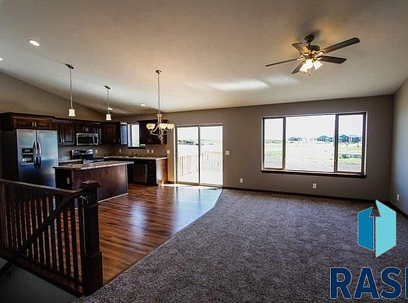 3rd image of 1102 S Honeysuckle Dr
