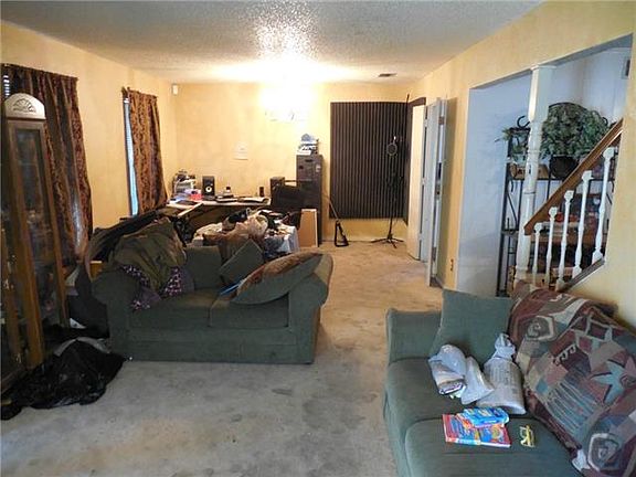 2nd image of 3809 Bobbie Ln