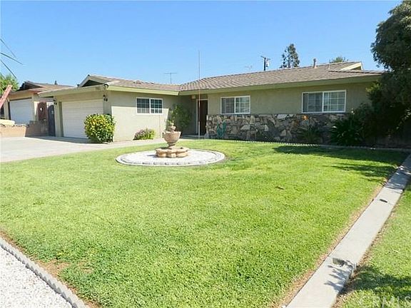 3rd image of 9803 Tamarind Ave