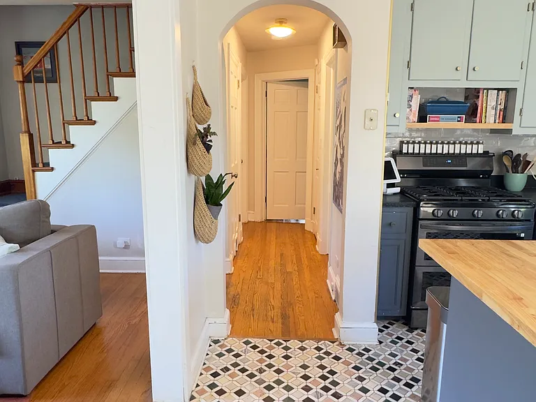 1104 Locust Ave — Photo 7