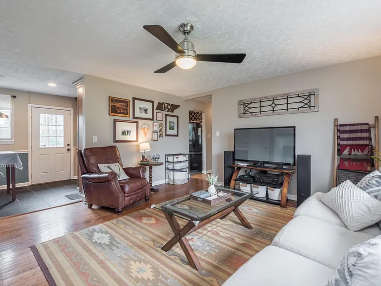 1223 Rocky Hill Rd — Photo 6