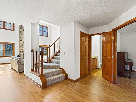 2nd image of 1129 Hickory Grove Ct