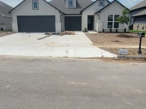 3905 W Laredo St, Broken Arrow, OK 74012