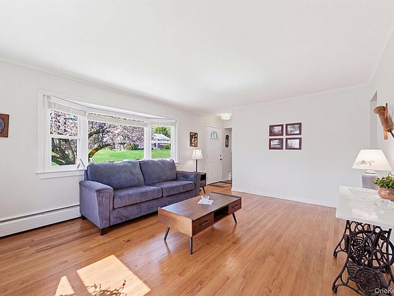 3rd image of 12 Reservoir Road