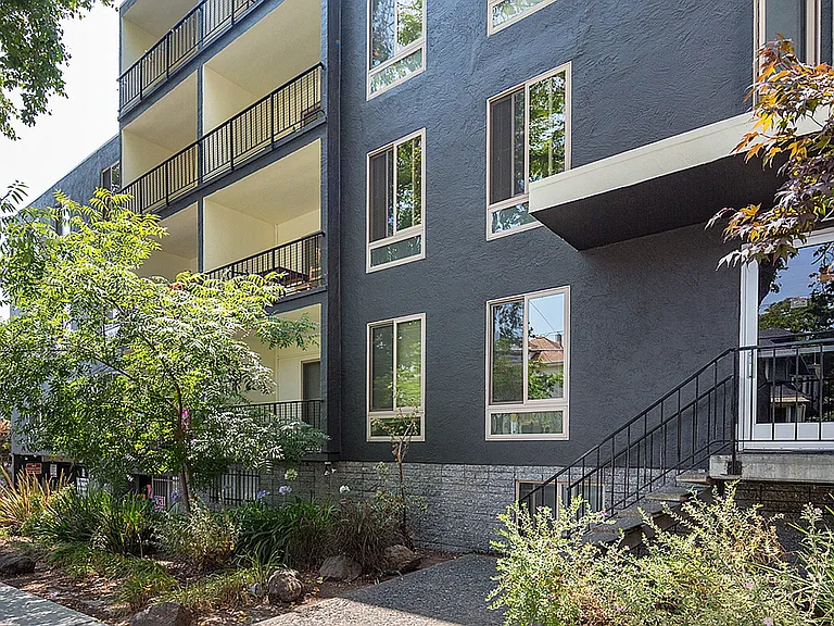 2520 College Avenue — Photo 45