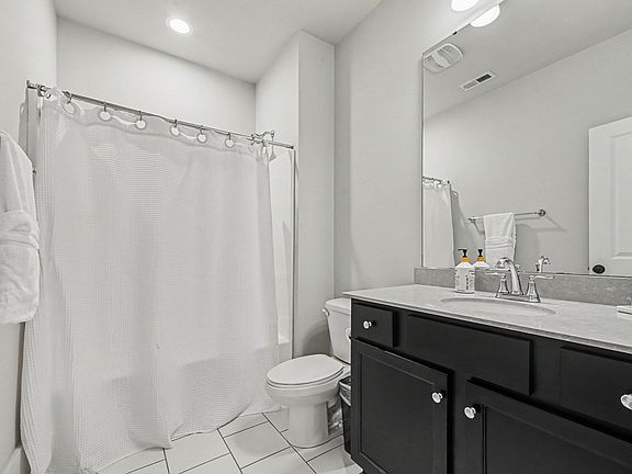 4th image of 5222 Kelly St