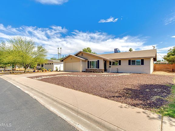 3rd image of 537 E LAGUNA Drive