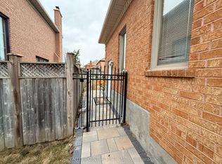 1 Ardmore Cres, Richmond Hill, ON L4B2G7
