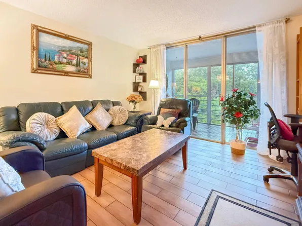 3070 NW 48th Terrace #414, Lauderdale Lakes, FL 33313