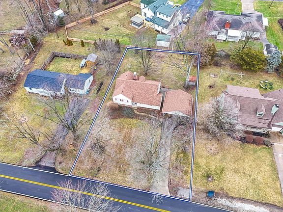 2nd image of 854 W 3rd St