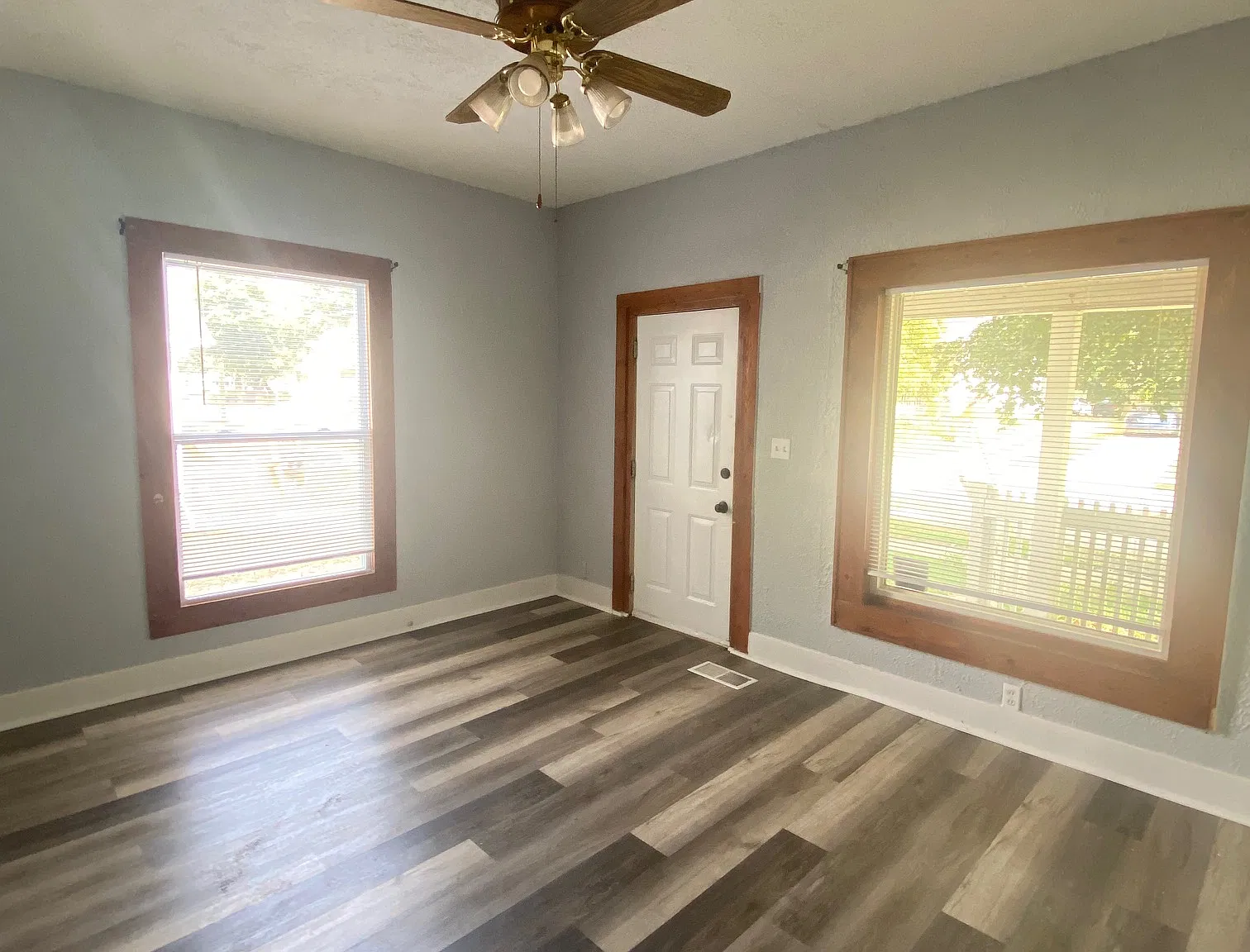 2 bed, 1100 sqft, $990 — Photo 4