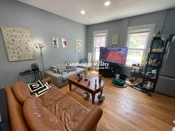 25 Gore St APT 1, Cambridge, MA 02141