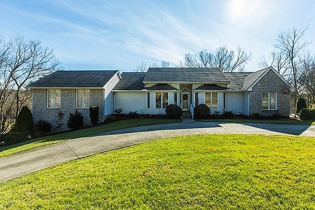 1st image of 145 Lakeshore Dr