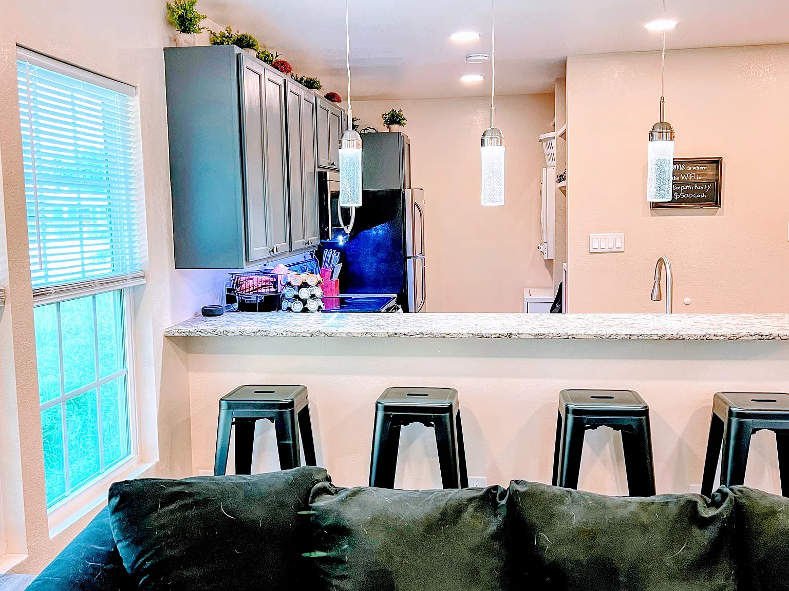 Studio, 472 sqft, $1,300 — Photo 2
