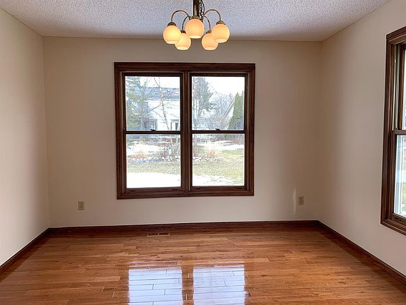 4th image of 1145 Henlon Cir