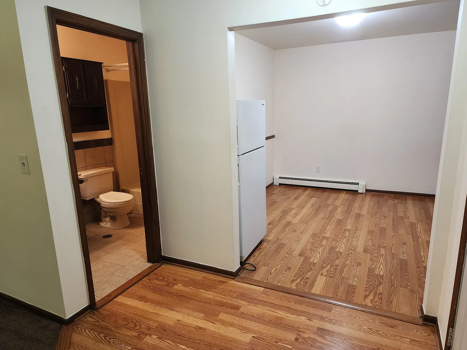 1 bed, 1.5 bath, 775 sqft, $1,025 — Photo 3