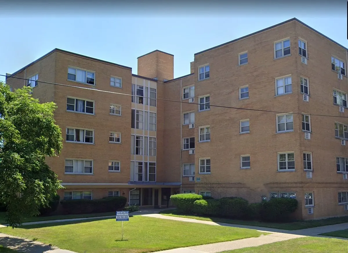 Building Photo - 1447 WEST TOUHY LLC
