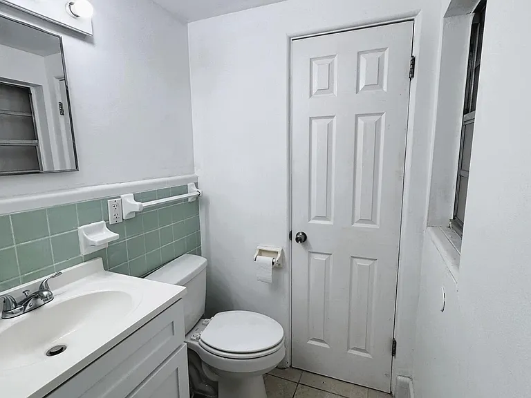 305 Edinburgh Dr — Photo 15