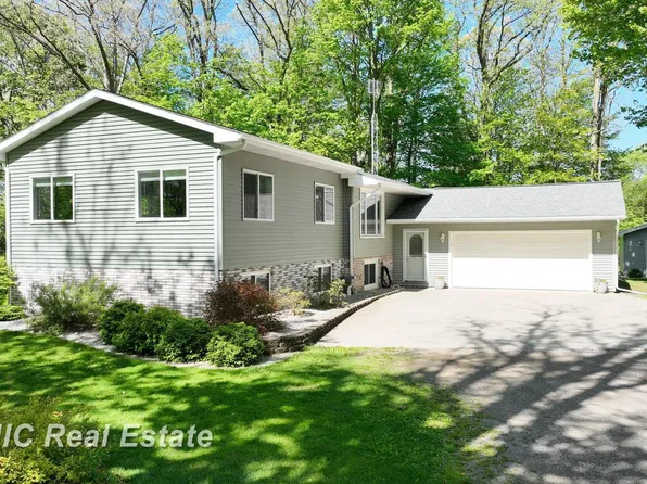 4840 Nancy Dr, Vassar, MI 48768