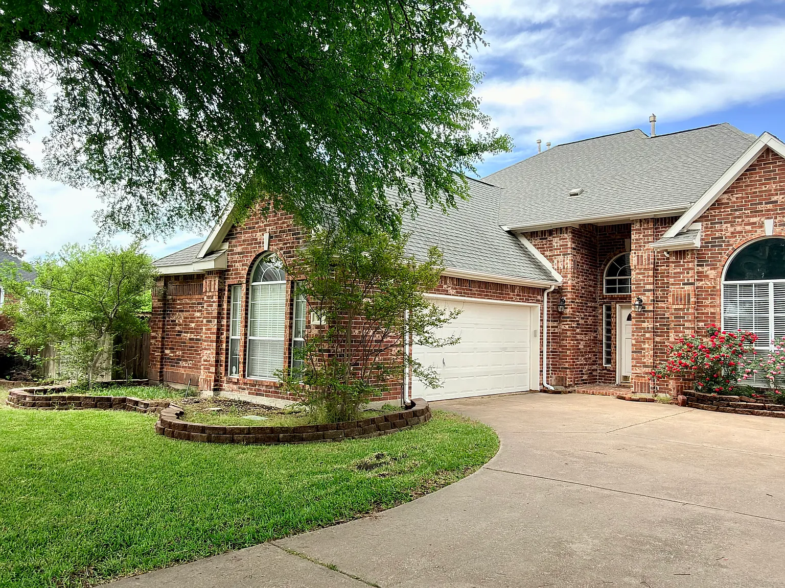 4 bed, 2769 sqft, $2,800 — Photo 1