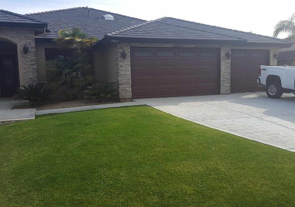 2nd image of 15609 Georges Letour Ave