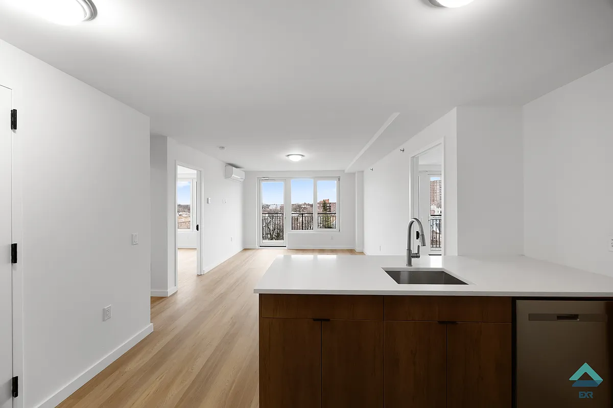 3510 Glenwood Road 2C