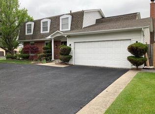 1631 Missouri Dr, Elk Grove Village, IL 60007