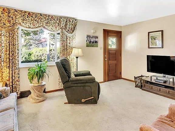 3rd image of 106 Sherrie Dr