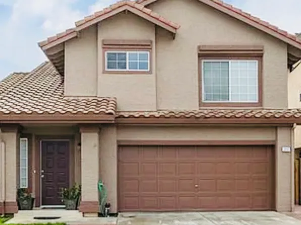 711 Las Palmas Dr, Hollister, CA 95023