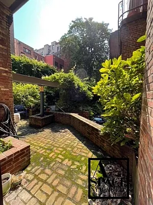 Rented by A Space Realty NY LLC | media 10