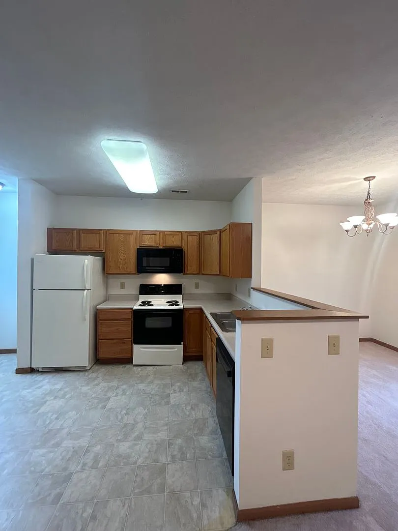 3 Bedroom Townhome — Photo 3