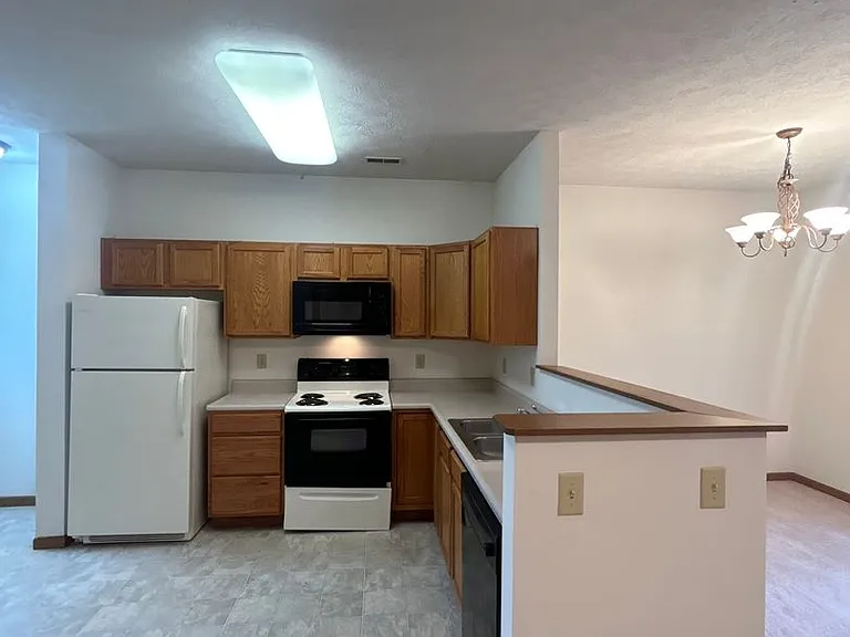 2714 Wyndham Ct — Photo 3