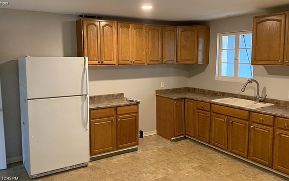 5th image of 370 W Commercial St APT 1