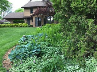 S40W27057 Heather Ct, Waukesha, WI 53189