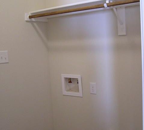 5th image of 1046 Newcastle Dr