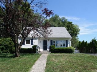 10 Stuart Dr, East Brunswick, NJ 08816