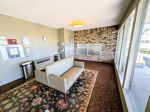 4th image of 215 Barry Ave S APT 120