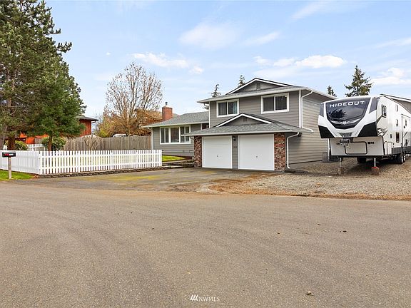 2nd image of 3628 Stewart Pl