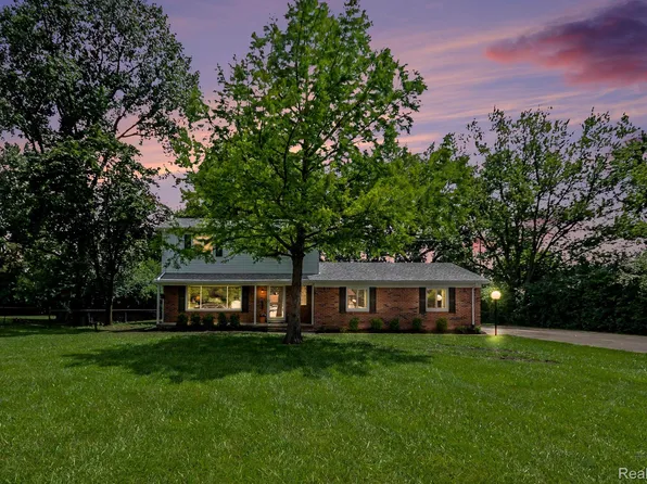 24474 Springbrook Dr, Farmington Hills, MI 48336
