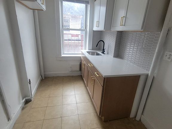 3rd image of 269 Verona Ave #4