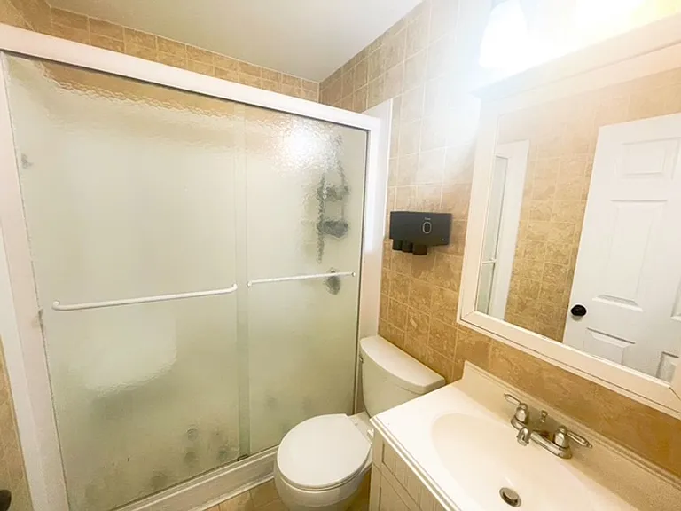 1708 Saint Augustine Ave — Photo 9