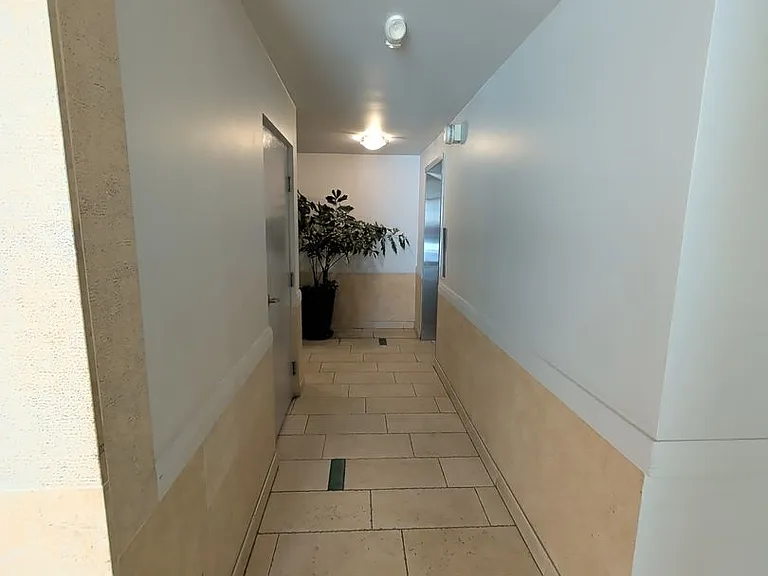 415 Montana Ave — Photo 27
