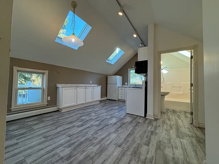 6121 Clinton St — Photo 12