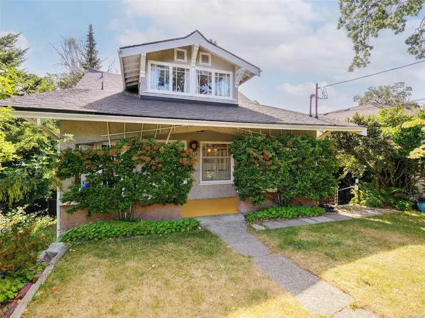 1011 Amphion St, Victoria, BC V8S 4G2