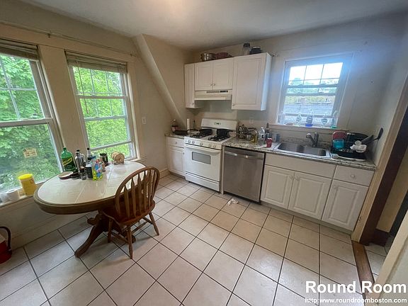 4th image of 17 Cufflin St #2