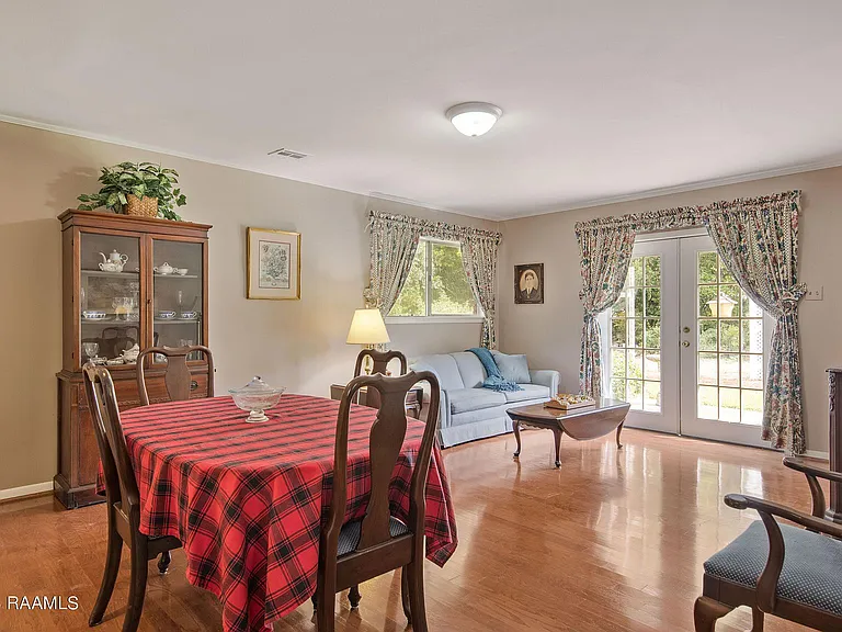 115 Brighton Dr — Photo 13