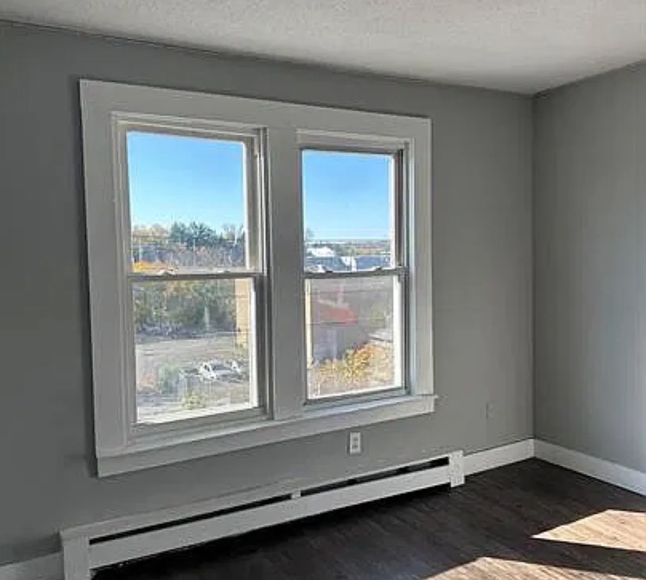 669 E Main St — Photo 3