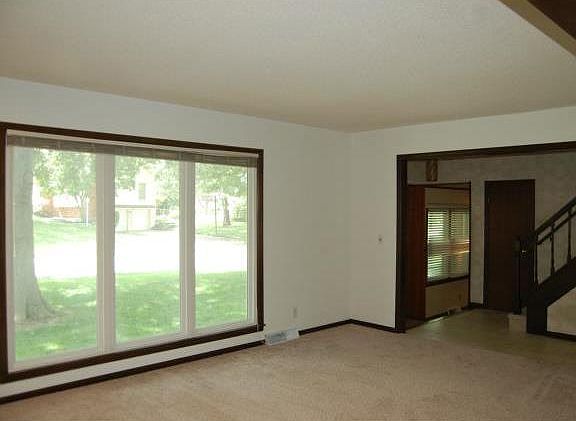 4th image of 9801 Connell Dr
