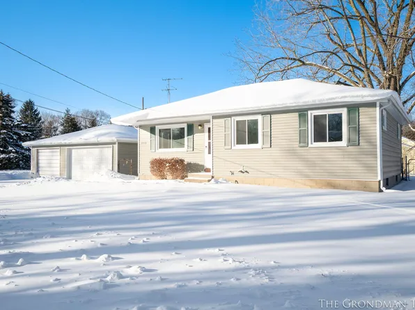 5555 Claudia Ave SE, Kentwood, MI 49548