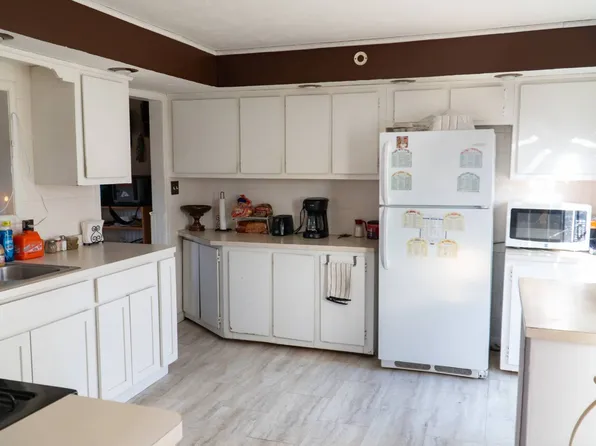 215 N McPherson St, Stanton, MI 48888